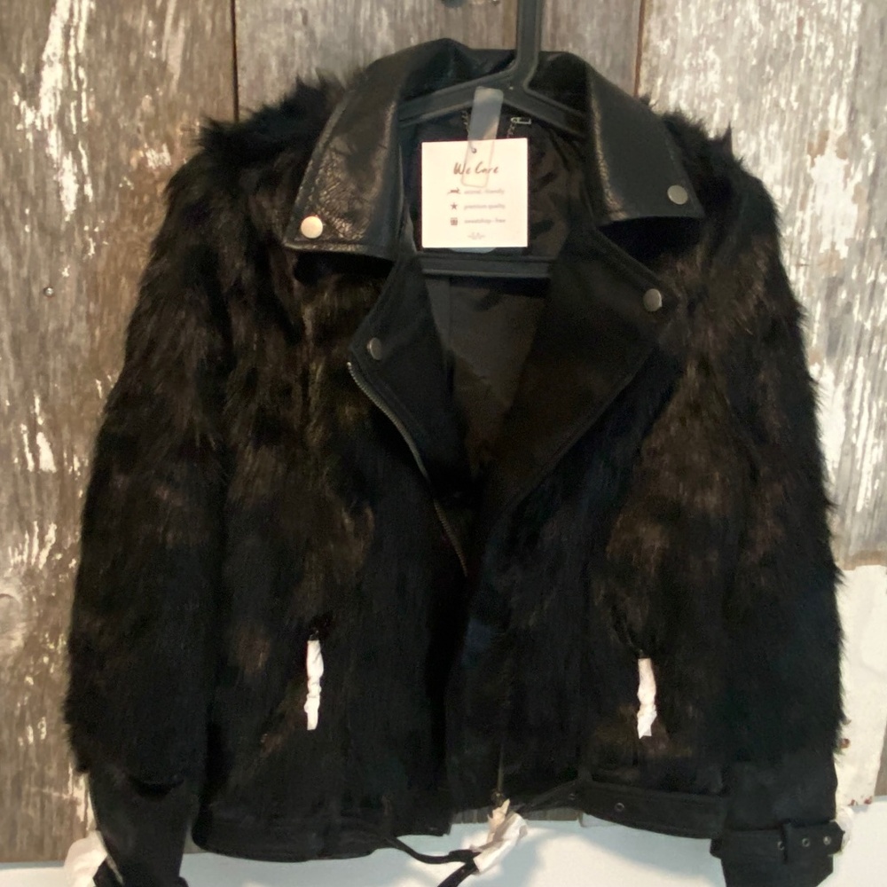 Brand NEW Chic & Sustainable Black Vegan Faux Leather Coat – Size (Small)
